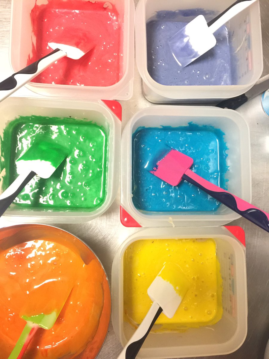 Vamos a darle un poco de color al lunes , #bakery #artesano #gijongoloso                                   Tenéis ganas de ver el new madalenasdecolores? Que os gustaría encontrar ?
#seguirmejorando