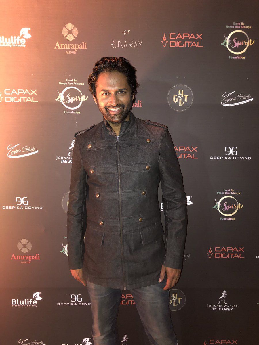 RogerNarayan's tweet photo. Great evening walking as Showstopper for @RunaRay at #Gylt hanging with beautiful people. Great show @DeepaRaoAcharya and @SandeepAcharya https://t.co/jo3SiYcQIv