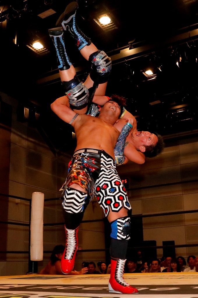 k_shunma_ddt's tweet photo. 広島、熊本、博多三連戦ありがとうございました😊

竹下さんとのタッグで大石さんに勝てたし、熊本ではジントニックで負けてしまい、博多では初公開のXムーンサルトは避けられてしまい負けてしまいました😔

応援ありがとうございました🙇‍♂️ https://t.co/qSd4T8RZrX