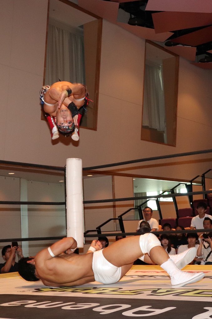 k_shunma_ddt's tweet photo. 広島、熊本、博多三連戦ありがとうございました😊

竹下さんとのタッグで大石さんに勝てたし、熊本ではジントニックで負けてしまい、博多では初公開のXムーンサルトは避けられてしまい負けてしまいました😔

応援ありがとうございました🙇‍♂️ https://t.co/qSd4T8RZrX