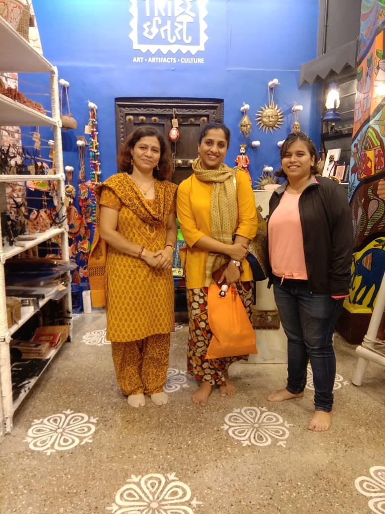 TribeChatari's tweet photo. Had a wonderful time with Marathi actress @Madhuraniprabhulkar
#Tribechatari #MarathiActress #artgallery #art #tribalart #tribalartists #artist #handcrafted #indianartisans #coporategift https://t.co/JbK7nmwVdv