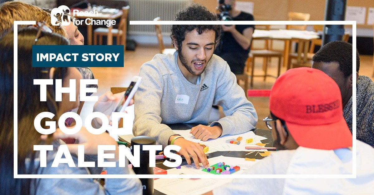 Reach4ChangeDK's tweet photo. LAD OS FEJRE INTERNATIONAL YOUTH DAY! 🥳🧚‍♂️

Hvilken ung vil du give et klap på skulderen i dagens anledning? 🤩👏 

Vi vil gerne give et klap på skulderen til de unge der deltager i programmet hos @thegoodtalents, Change Leaders i Sverige. 👇
#InternationalYouthDay #socialimpact https://t.co/Sry2451DIM
