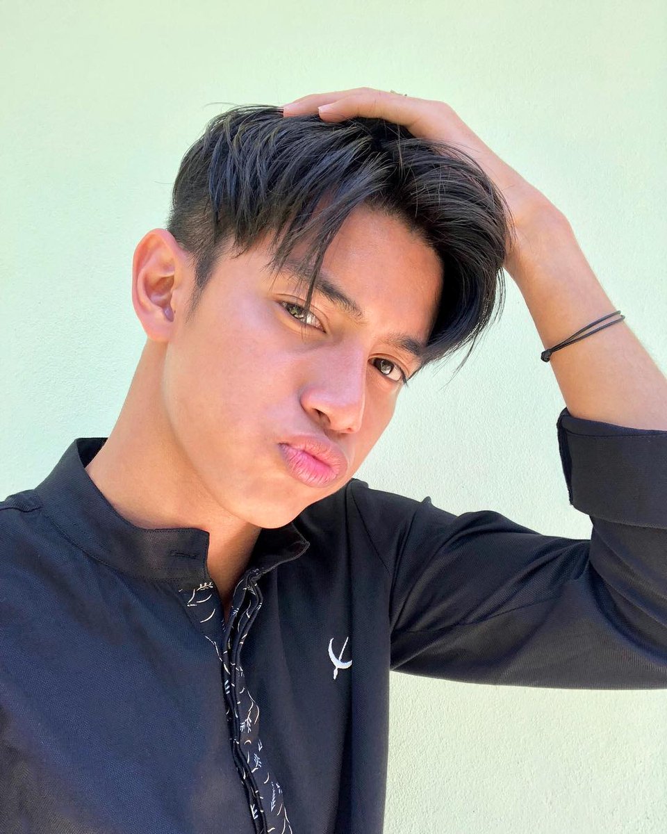 IvIpang's tweet photo. Nah kiss 😙🖤 https://t.co/k9WTBu0RHK
