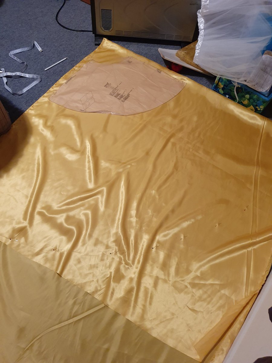 JulzBurgisser's tweet photo. Why is making the first cut so damn terrifying??? Its just fabric! Not my entire hopes and dreams of making magic a reality. Wait.... 🤔😯😓🤯
#cosplay #problems #beingbrave #measuretwice #cutonce #improvised #offbook https://t.co/O58r56NQ9j