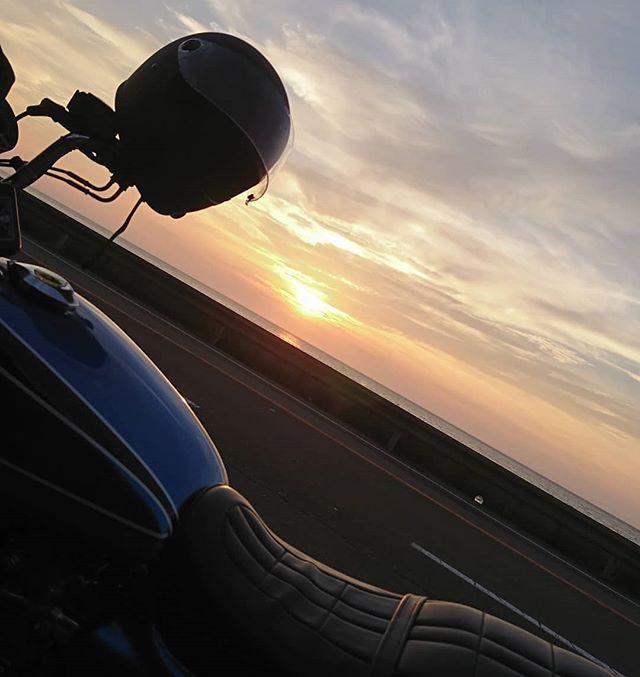 moriyama2016's tweet photo. #kawasaki #z2 #出雲崎 #の  #夕日 #笑 https://t.co/3wskmDdnYZ