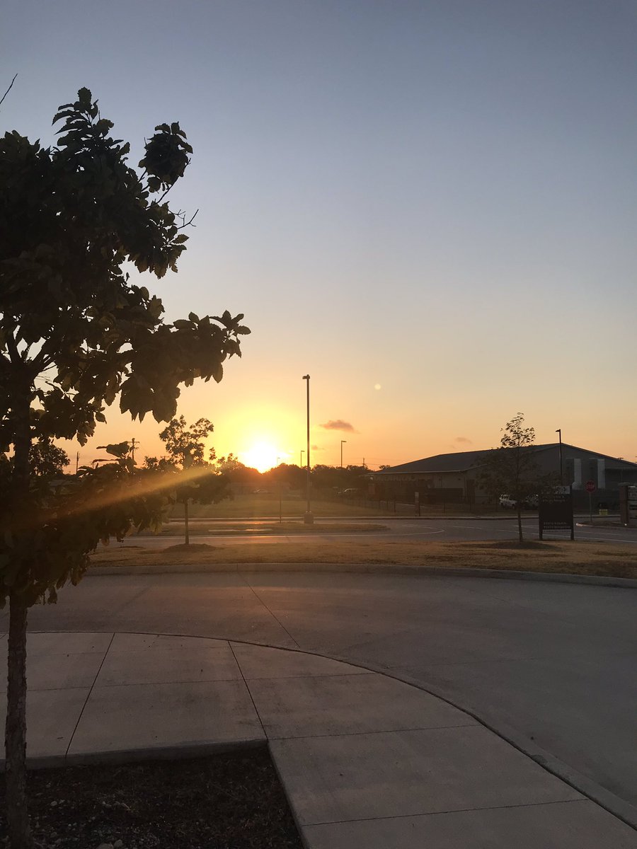 MrsMartinezTX's tweet photo. Ready for a day of PLC and excited to plan with our new curriculum. 📖 The sunrise was too good to pass up! ☀️🌅#MondayMorning #backtoschool #beautifulmoments https://t.co/imyfh0b5K5