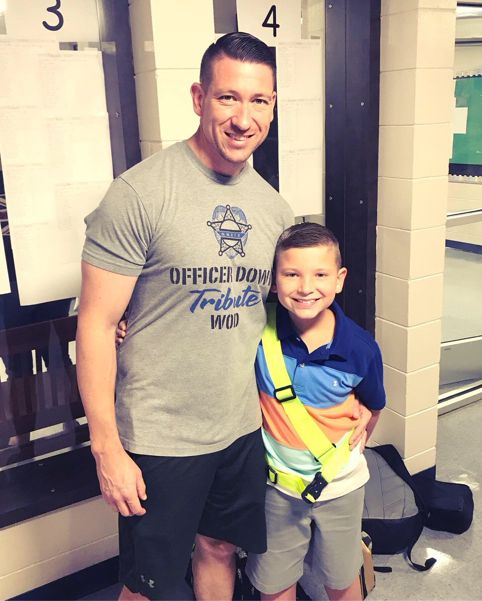 CSims619's tweet image. 1st day of 4th Grade and my little Public Servant slept next to his Safety Patrol Belt all night excited to serve his fellow students ⭐️ 🇺🇸.  Honored to be his Daddy #serviceOVERself