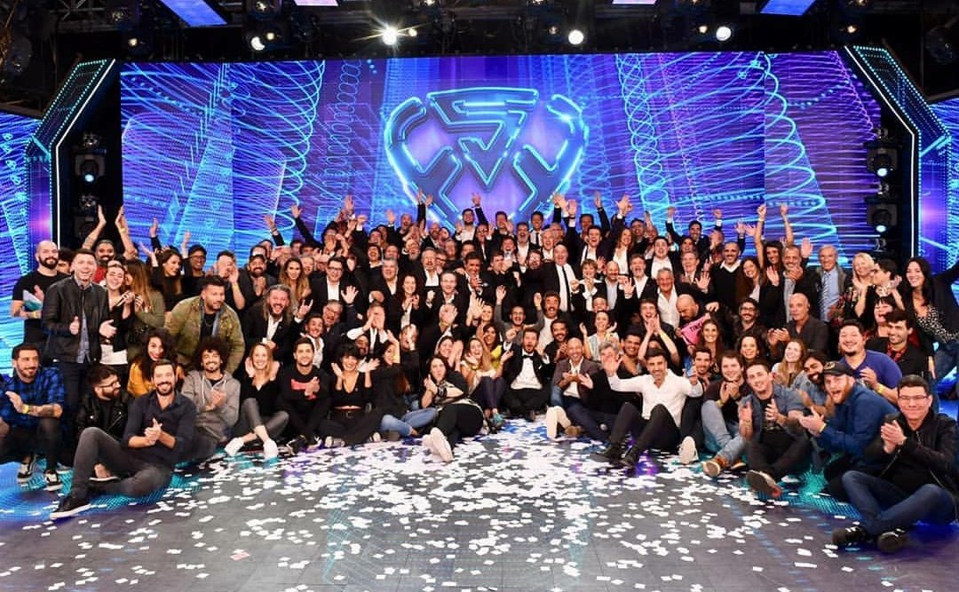 Los nuevos, los viejos, los de siempre. Todos, invariablemente con la misma pasión y el mismo amor todos los dias. 💪❤️

Desde Laflia deseamos un feliz día a todos los trabajadores de la Televisión 👏📺