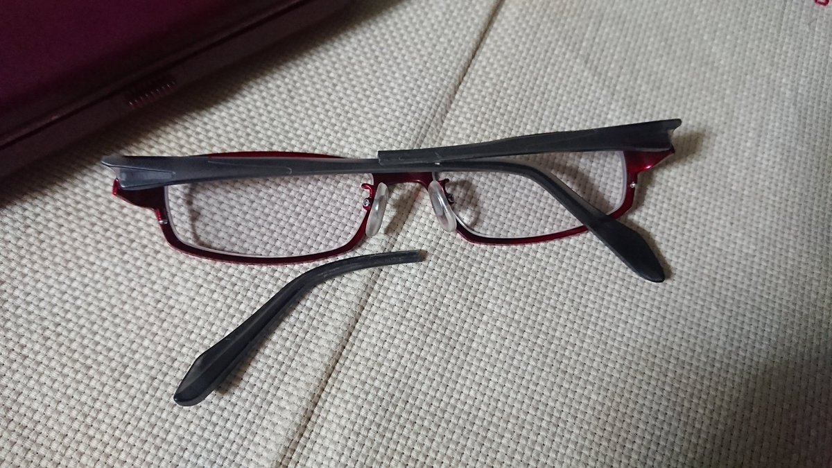 伊達めがねェ番長 予定どおりならば原宿へ な筈が 眼鏡修理を優先して眼鏡屋に しかし運悪く仕事残業発生して行くことすら叶わず 何気につまらない事項の巻き添えでの残業になったものだから 大変に面白くない これから遊び足りなかった時間を