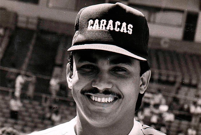 AcademyMargo's tweet photo. Tal día como hoy nace:
Urbano Lugo (#hijo) (#PuntoFijo, Falcón, 12 de #agosto de 1962) es un #exbeisbolista venezolano. Lanzador derecho que militó en las #GrandesLigasdeBéisbol y en los Leones del #Caracas en la Liga Venezolana de #Béisbol #Profesional.

#12Ago #MLB #Academy https://t.co/w4AJoolanc