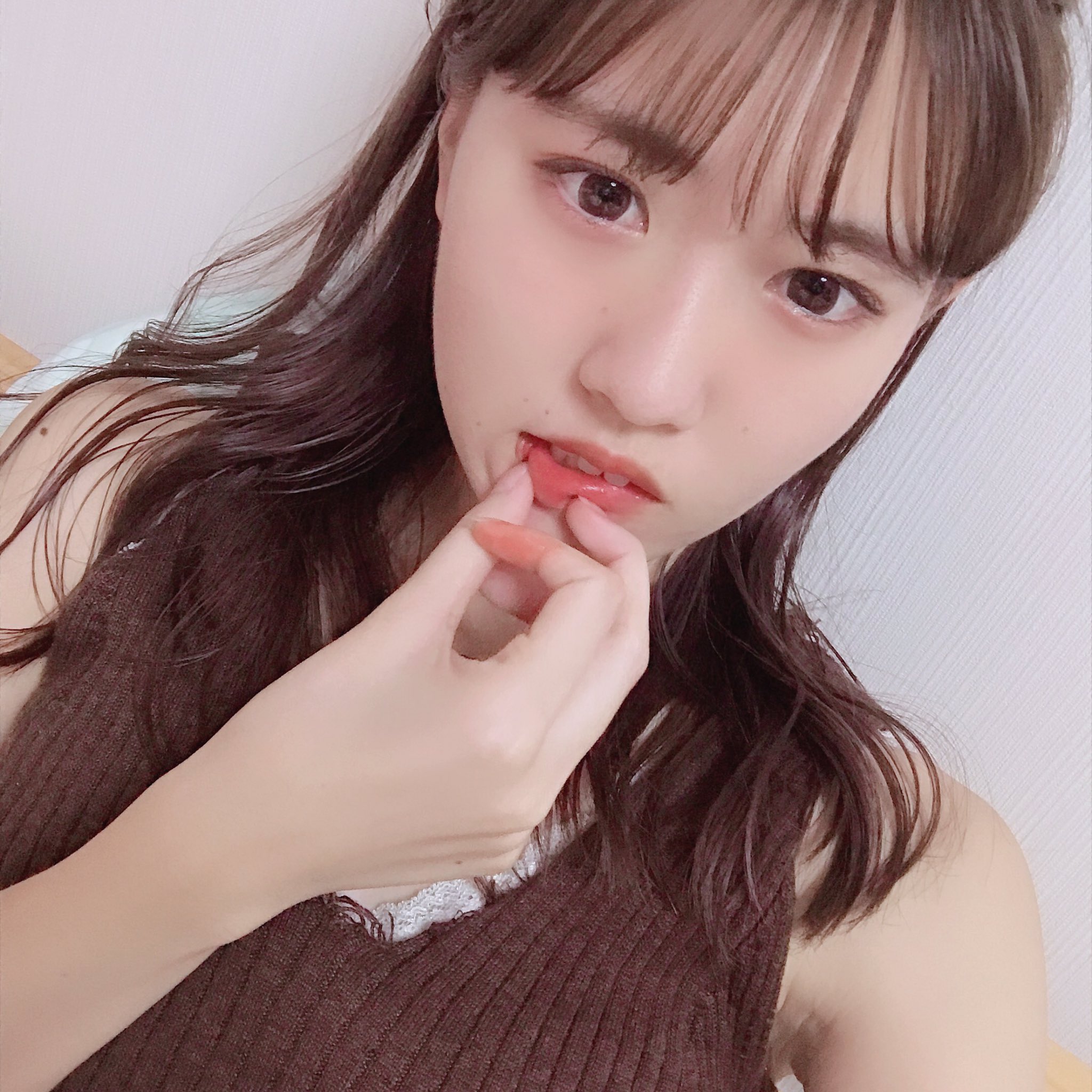 ルル このままベルミィ どうにか顔を小さく見せようと 加工してそれでも満足せず 顎を隠そうと唇を触って必死な図 佐々木希様と顔交換したい 自撮り 加工 頑張った方 Kosライバー部 福岡 T Co 6y9cqck942 Twitter