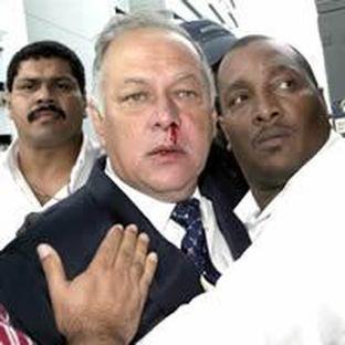 En el 2004, Enrique "Chito" Montenegro, le pegó en la cara al ex-contralor Alvin Weeden, justo cuando terminaba su último día de trabajo. El reloj marcaba las 12 del día con la quema de muñecos que representaban a Weeden. Esa fue despedida que él jamás olvidará