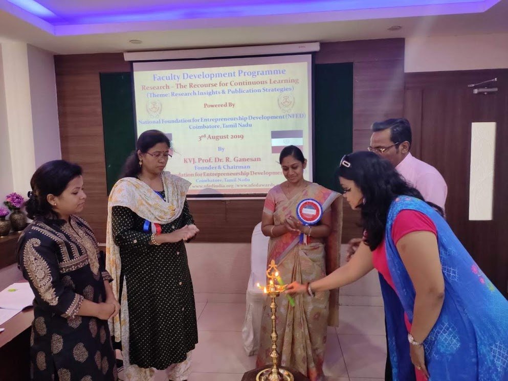 Raise_Global's tweet photo. #WeLEED #Raise_Global #Research_and_publication_meet #Coimbatore #Dr_Meera_Venkat_President_CEO_Raise_global
Dr.Meera Venkat Invited as a chief guest for research scholars at Coimbatore,lighting the lamp at NEFD program on 3rd August with other professors from the other colleges https://t.co/OA51TxSPqZ