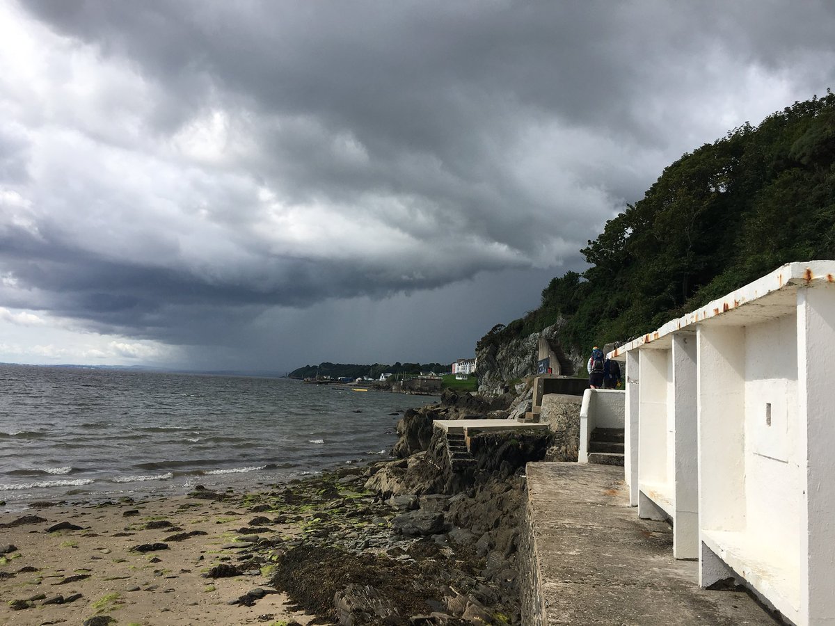 WeeBoycie1's tweet photo. Outrunning the encroaching storm in #Moville #ShorePath #Inishowen #Donegal #daysofsummer βπ€π @WeatherCee @barrabest @newslineweather @BBCWthrWatchers https://t.co/KhcOEEIyRu