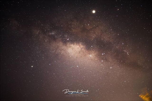 What a beauty that most of us can't appreciate because of all the light pollution.
.
.
.
.
.
#landscapephotography #landscapelover #landscape #astro #astrophotography #astrojamaica #dksmithphotoz #dwayneksmithphotography #galacticcore #milkywaychaser #m… https://t.co/igKCJmq2Ki https://t.co/9bP70PI6MY