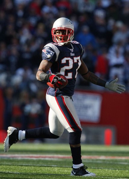 We've got Ellis Hobbs days left until the  #Patriots opener!A 3rd round pick in 2005, Hobbs recorded 10 INTs and 2.5 sacks in 4 seasons with the Pats. He missed only one game in his Pats careerIn 2007, he returned a kickoff 108 yards for a TD, at the time an NFL record