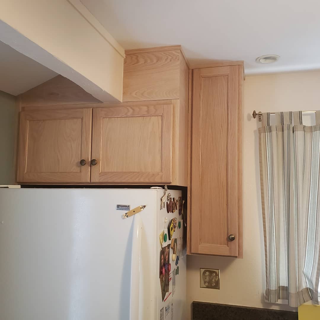 Customcraftedc1's tweet photo. Detail shots from a job we just wrapped up. #redoak #pickled #stain #kemaqua #crownmolding https://t.co/gk4tkk9uoR