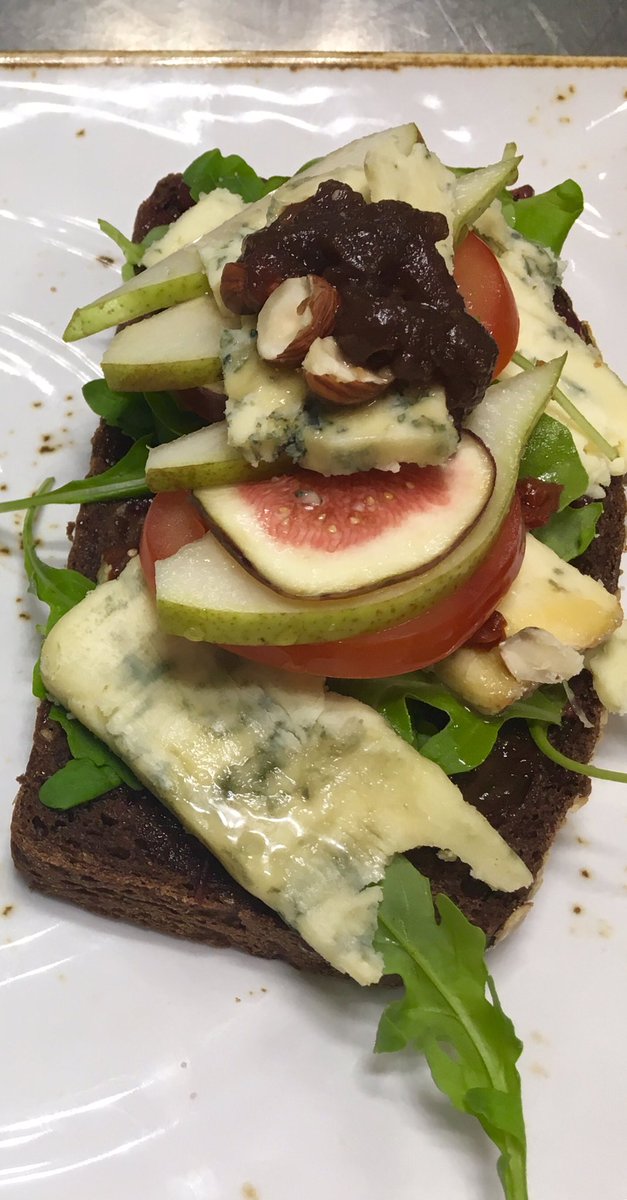 Kimburford74's tweet photo. Trying a few new lunch ideas today #modernrecipe style 👩🍳👨🍳 these tasted amazing😍!!! @Markcheethamso1 @KarlGriffiths14 @timstevens81 #culinarytreats #qualityoflife #lunchtimetreats #healthyeating #workplacedining #CustomerExperience #delicious https://t.co/d5AT8Bshq5