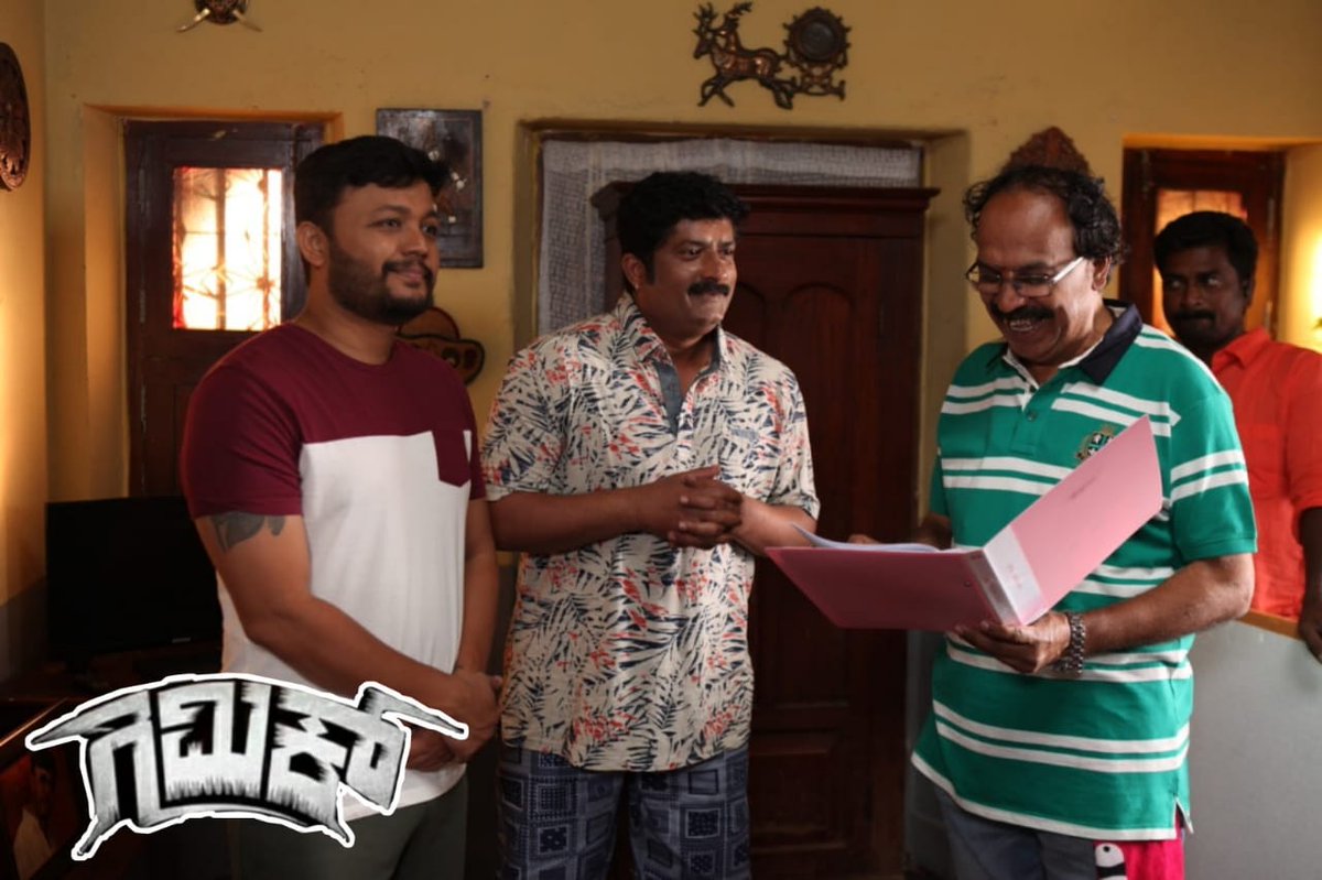 GaneshFollower's tweet photo. Gimmick releasing this 15th August 😍🤗😎
must watch
@Official_Ganesh 
#Gimmick #GoldenStarGanesh #GaneshFollower https://t.co/SM5xJZwtKy