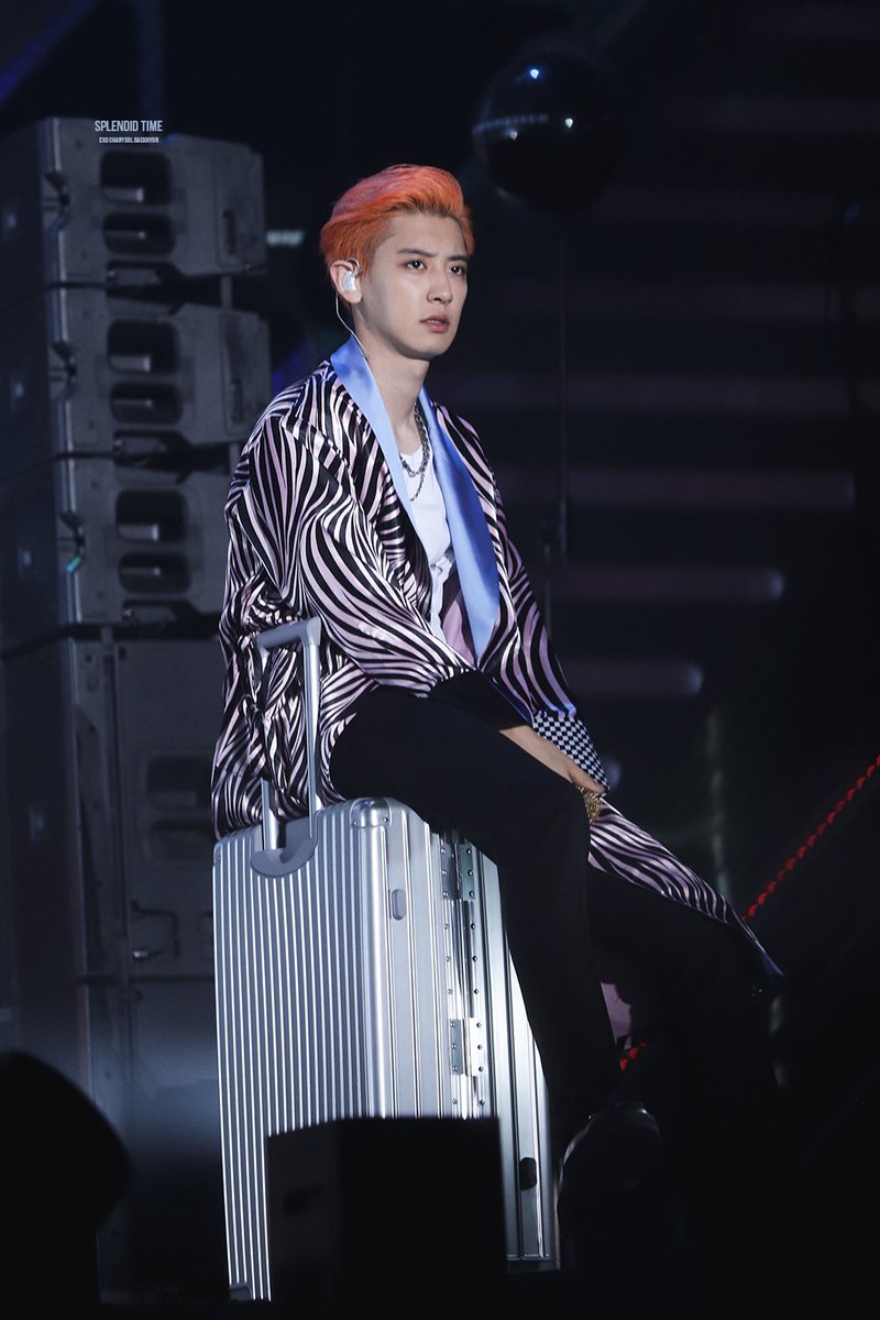 6104time's tweet photo. What a life what a life what a life🕺🏻 190811 EXplOration in HK #Chanyeol #찬열 #チャンヨル https://t.co/DS8sBniU4d