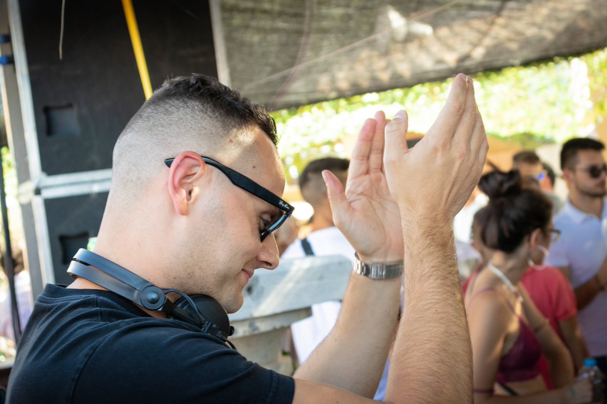 Décimo aniversario de mi carrera guardado para el recuerdo. 7h impresionantes de principio a fin con un público inmejorable.
Mi segunda foto lo dice todo... agradecido de corazón 🙏🏻

📸: A.Pastor