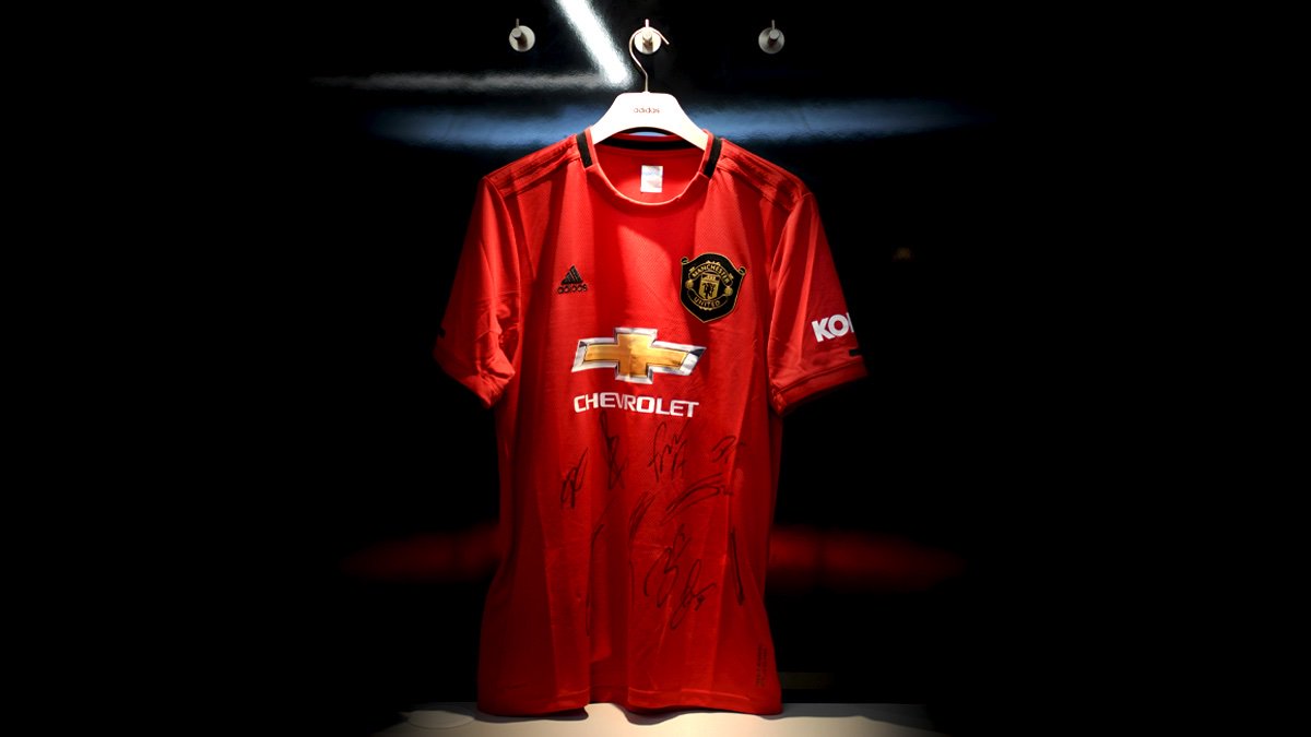 DHLManUtd's tweet photo. COMPETITION WINNER! π’
Congratulations @MdRezwanWahid - you are the winner of our #GoldenDelivery!πYou've won a @ManUtd shirt signed by the first team players.
Thanks to everyone who entered - stay tuned for more exclusive giveaways throughout the season!
#DHLUnitedDelivered https://t.co/ylEhL6ySmr