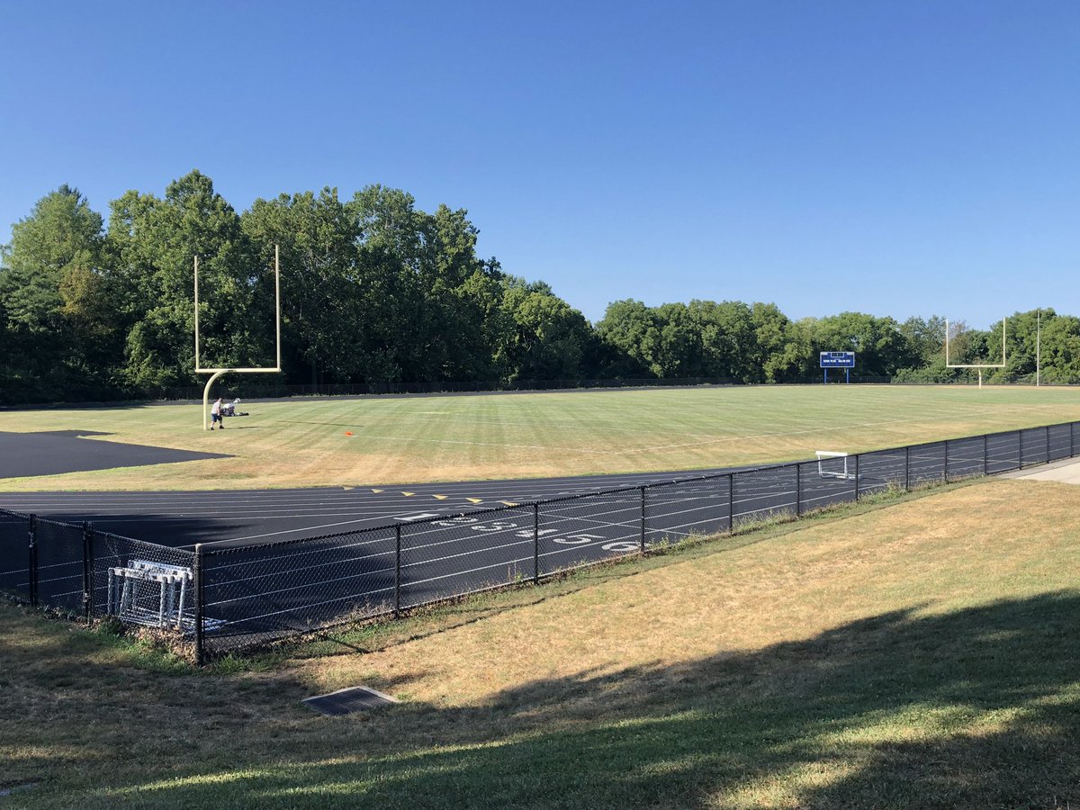 DJDacPHX's tweet photo. Nothing says that fall is on the way other then a freshly laid out football field! @wcsdistrict @worthington_EA @WoWaySports #ItsWorthit #wcsgrounds https://t.co/lQkAzrwRuC