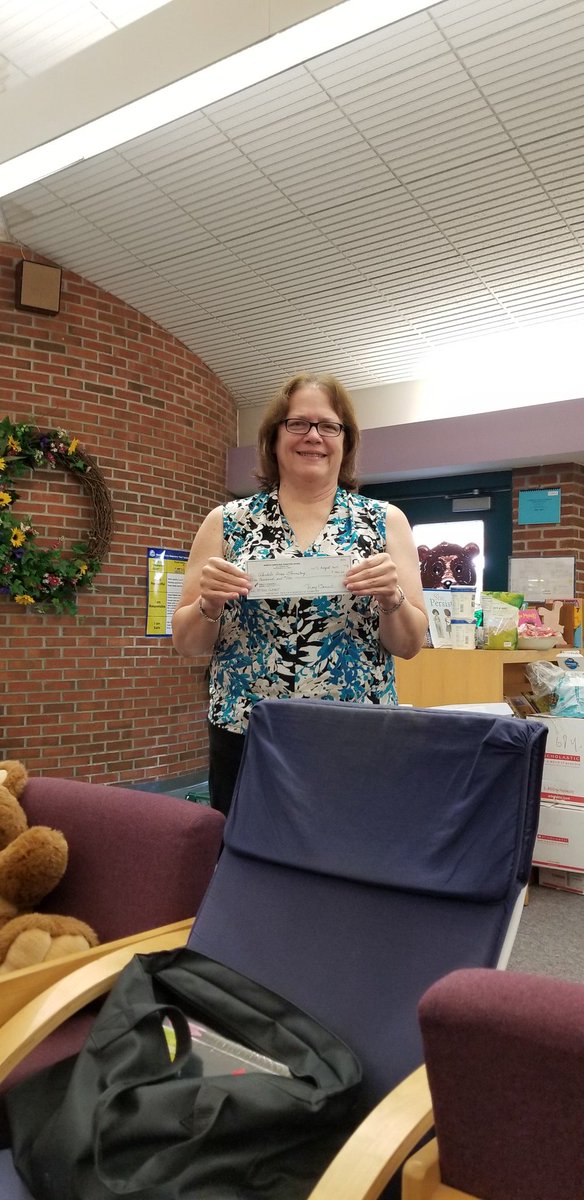Hedwig482's tweet photo. Congratulations to Barbara for winning a $1000 grant for stem and coding items!! @GlendaleRocks https://t.co/4dAWmqx1V5