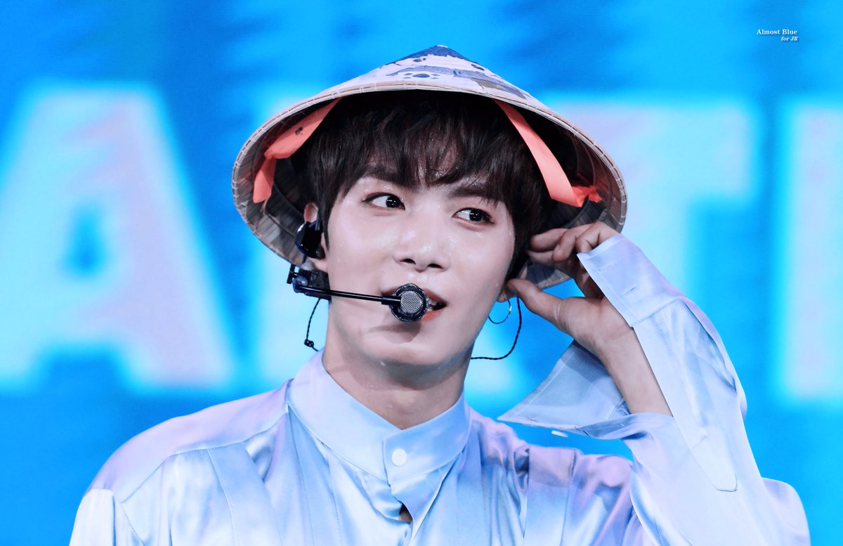 AlmostblueJR's tweet photo. 190628 V HEARTBEAT LIVE  
세상에서 가장 소중한 종현이💙

#김종현 #JR #뉴이스트 #NUEST https://t.co/45ydboobe4