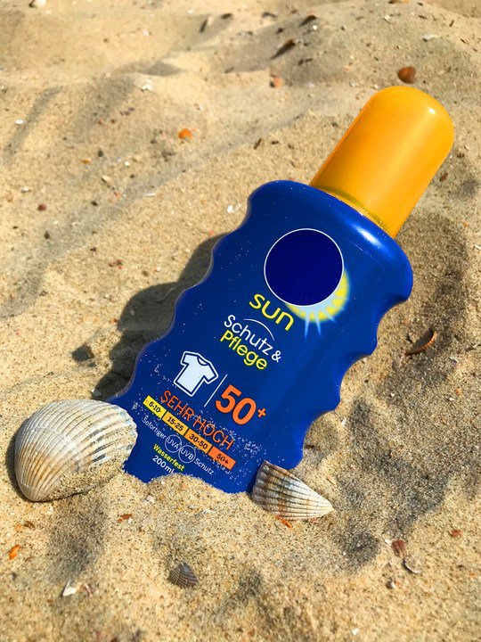 withribbons's tweet photo. August is Summer Sun Safety Month! Make sure to apply sunscreen every two hours while you're enjoying the nice summer weather to help prevent skin cancer. WRWF hopes you are enjoying your summer!☀️
https://t.co/4tcLDSIX2v
#withribbonswefight #cancerawareness #summersafety https://t.co/DgglACiHY2