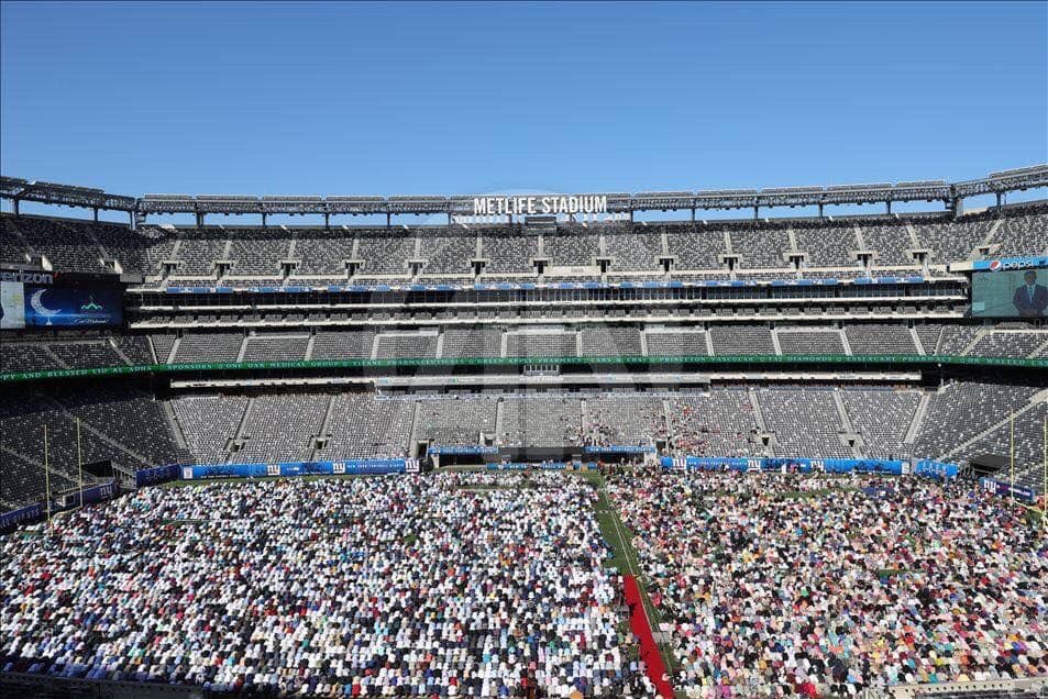 ibn_Sally's tweet photo. #AidTime

Après huit années de négociations, des milliers de musulmans de New York et du New Jersey ont célébré leur première prière de l'Aïd au célèbre stade MetLife, dans le nord-est des États-Unis 🇺🇸
@ASFIYAHI https://t.co/rjL5xgYQsD