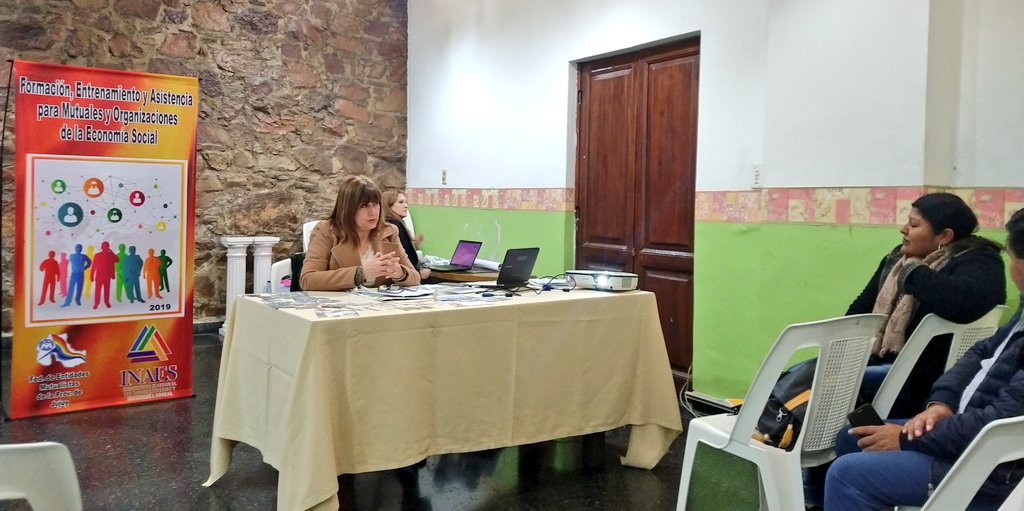 MayZocco's tweet photo. [SALTA] 👩🏻‍🏫 Transitamos el III Encuentro del proyecto de formación para entidades de economía social junto a la profe: Silvia Graciela Franceschini 
 #FEMUJ #APROCOOM #OLCSalta @INAESarg https://t.co/1p6IWbqZpZ