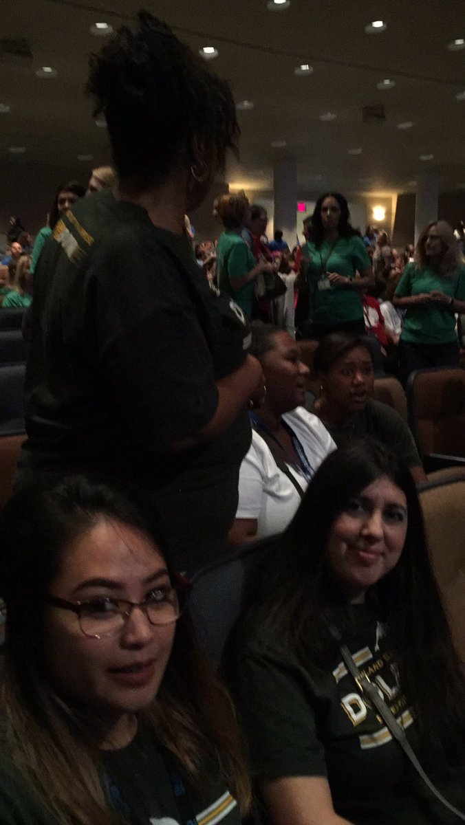 GillinghamCarol's tweet photo. #kleinfamily https://t.co/qqbHGcGdBt