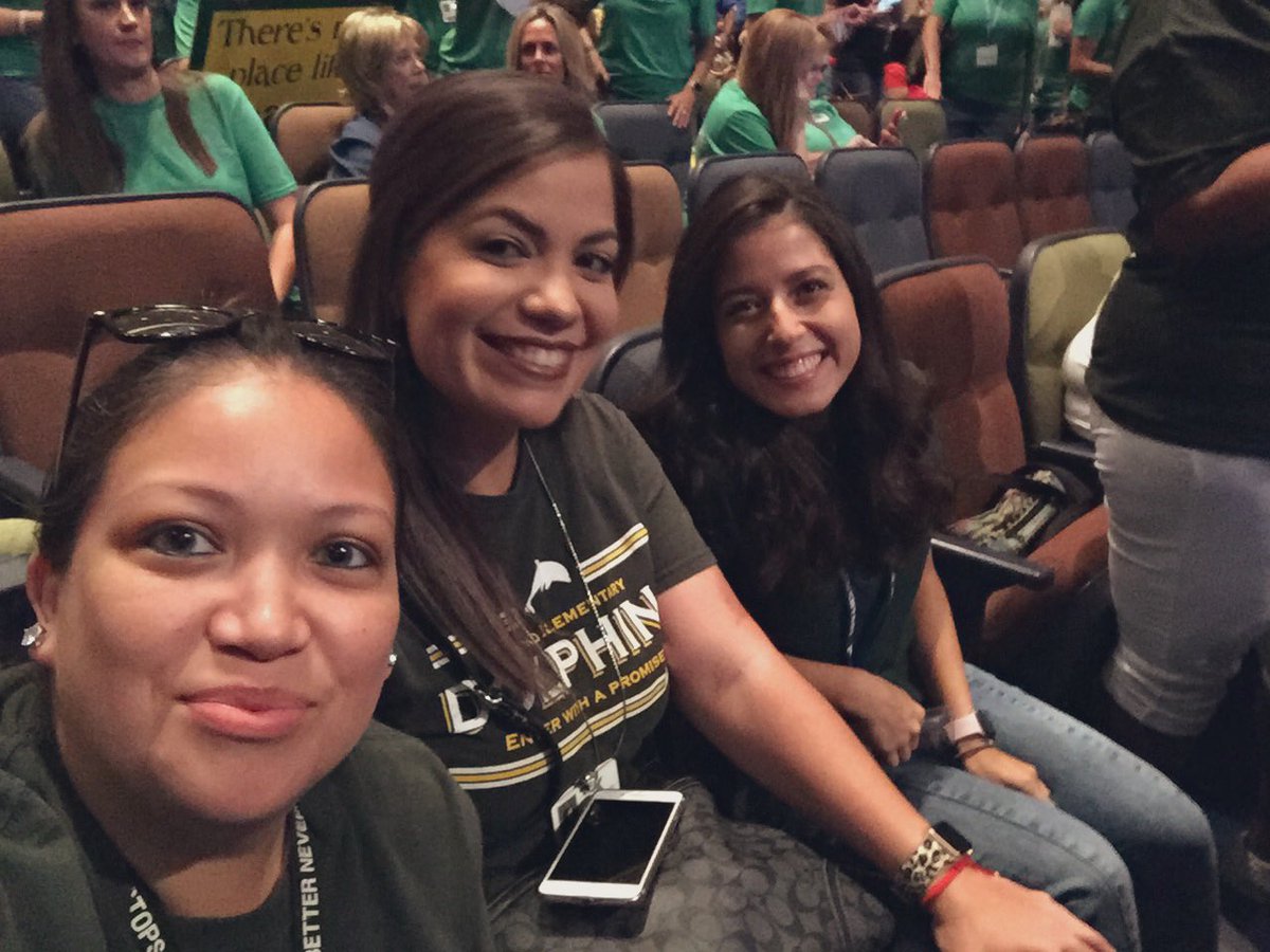 TheBessBulletin's tweet photo. Ready for the Klein KickOff! 🤗#KleinFamily @olmo_lisbeth @anaestrada5025 https://t.co/8AHKMZ1Sxw