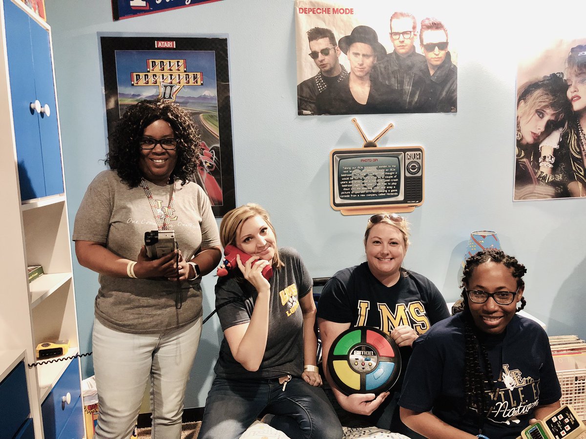 MrsGuerra_LMS's tweet photo. They are Interupting my phone call! 😂 all classrooms should feel like this! The ability to come together and find what interests each person. #destinationPD #loboproud #LMSclub400 https://t.co/f53D2HfHdz