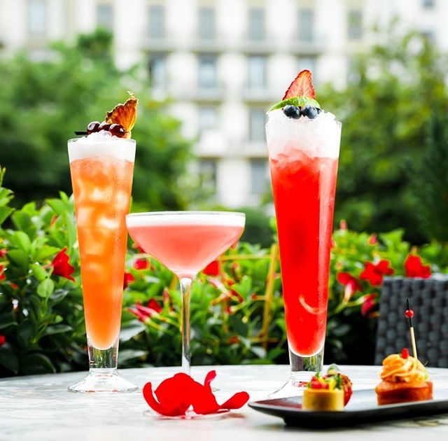 It's time for some refreshment! Enjoy our summer cocktails on the terrace of our Bar with your friends and family! #MYRichemond ift.tt/2YEFwUK