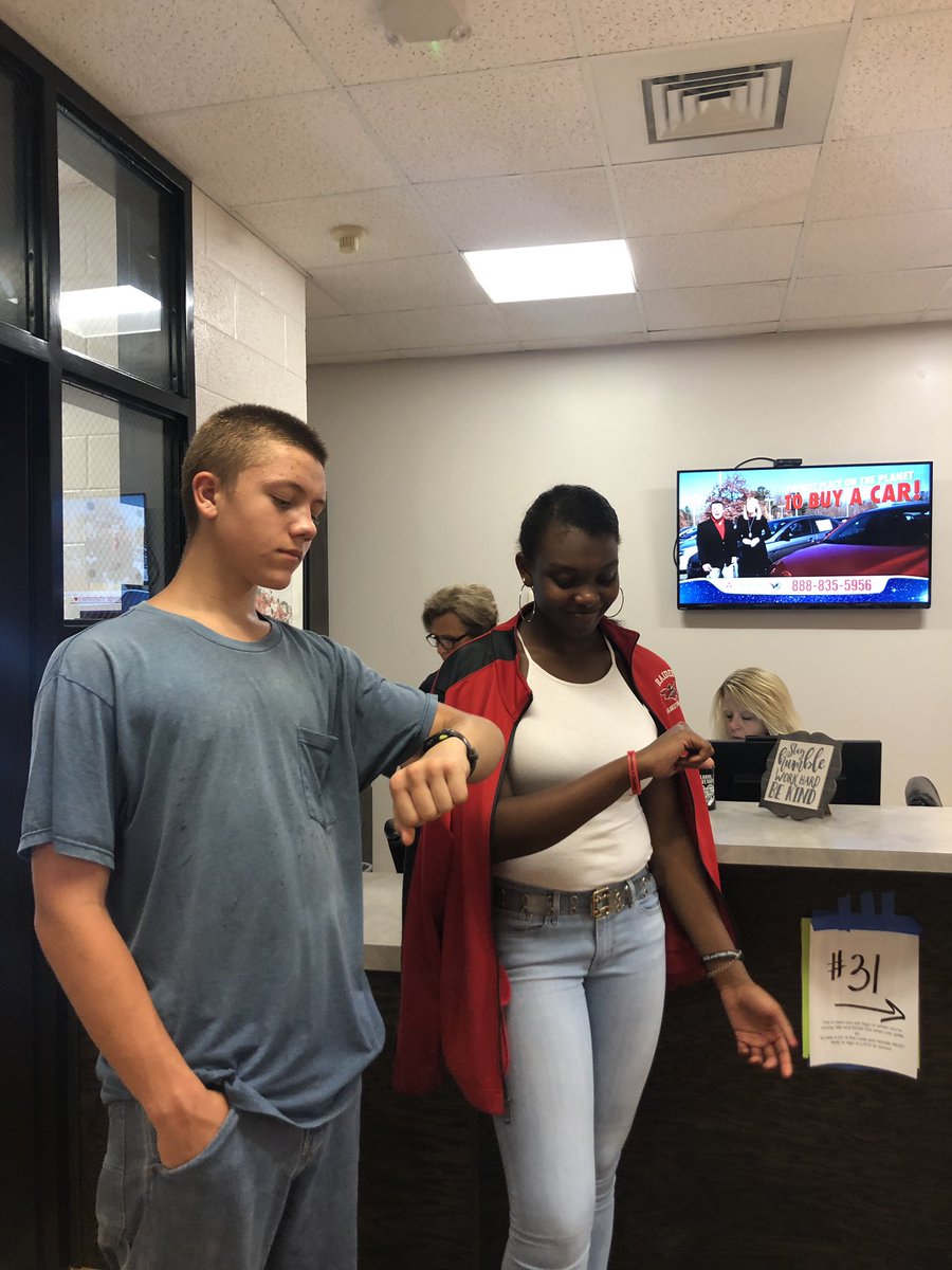 crossens_nest's tweet photo. #31 we love them even when they’re late ⏰ #srhs1920 #crossengivesyouwings #raider101 https://t.co/Z2Ews9lI6e