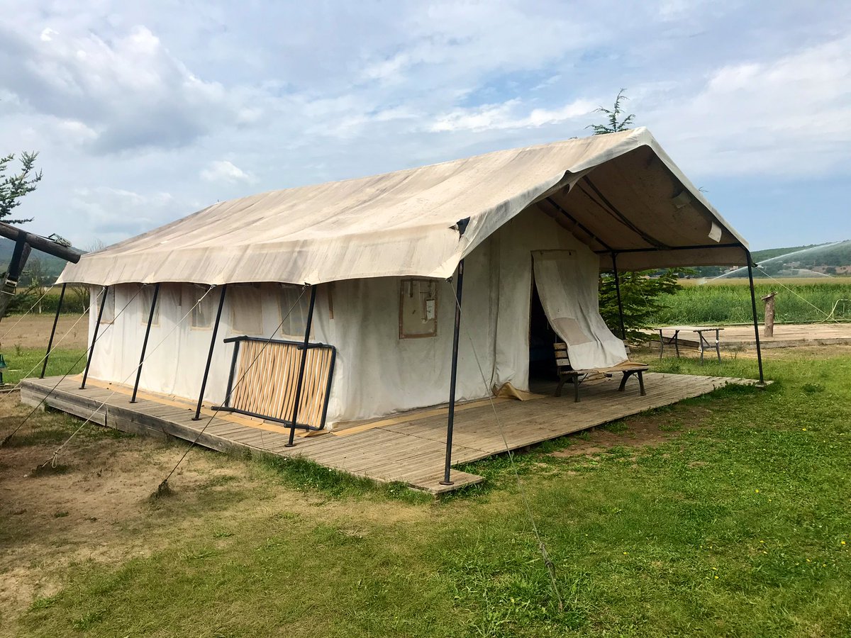 fournierjohnana's tweet photo. 5 jours à la ferme avec le travail. #ginasservis #socialworker #LoveMyJob #yourt #safari #nature https://t.co/8Ed6wPtI8I