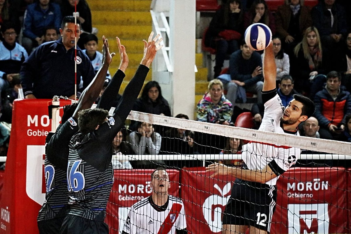 UN PARTIDO POR LA GLORIA🏐
<a href="/lomasvoley/">Lomas Vóley</a> y <a href="/RiverVoley/">River Plate Voley</a> están empatados 1 a 1 en la serie por la final de la División de Honor Masculina de la <a href="/metrovoley/">FMV</a> ¿Te lo vas a perder?

🔜Miércoles 14 de agosto a las 21h
📍Gorki Grana, Blas Parera 135, Castelar
✔️Entrada libre y gratuita