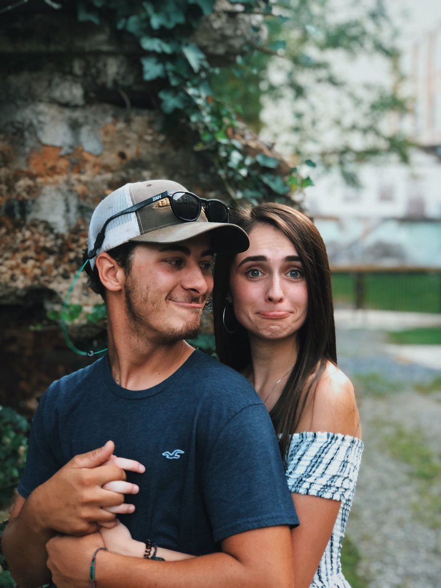 amberfloyd44's tweet photo. so in love with you💛🌻 https://t.co/iwPcWHVfH8