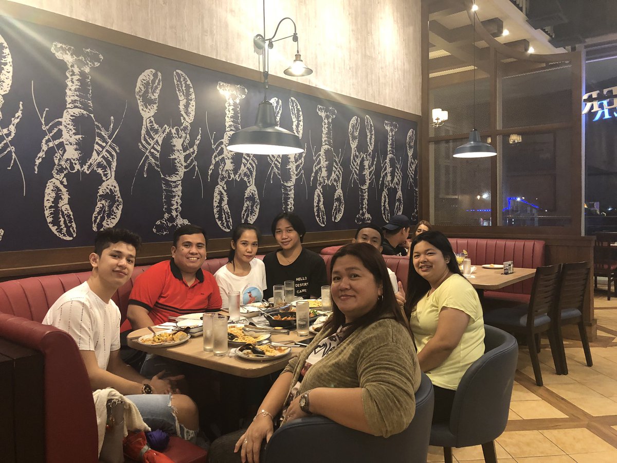 AljonMendoza_'s tweet photo. Dinner atm with these special people 💚 https://t.co/N9lGt12cAv