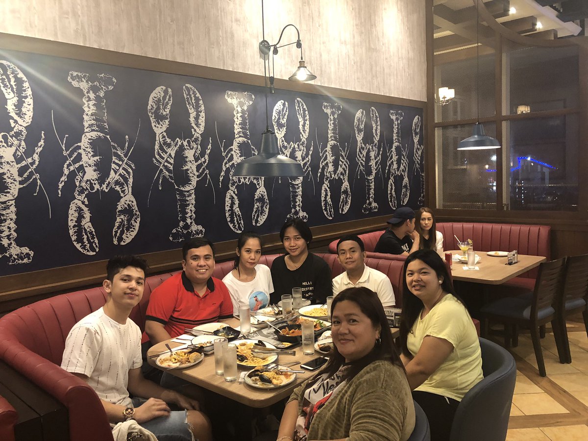 AljonMendoza_'s tweet photo. Dinner atm with these special people 💚 https://t.co/N9lGt12cAv