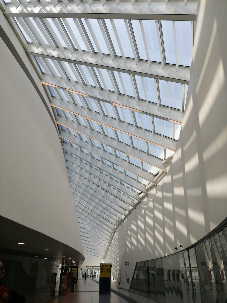 AleRomanell's tweet photo. La stazione AV di #Afragola, progettata da #ZahaHadid. https://t.co/JXqClB9ctD