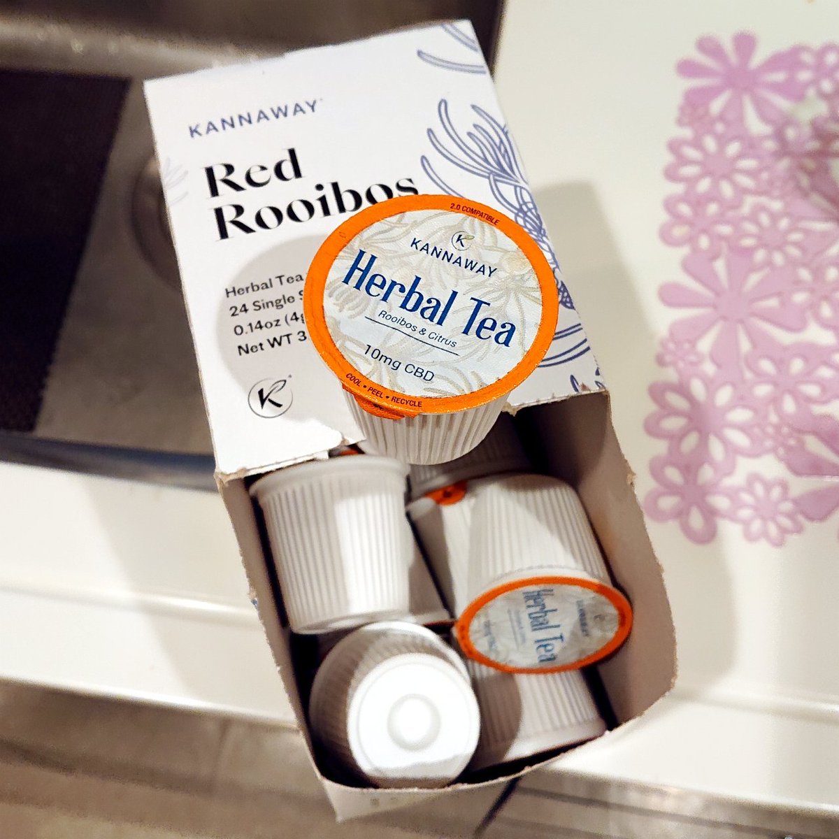 healthy_mika's tweet photo. #kannaway #rooibostea #relax #wellness #healthy #antiaging
綺麗にルイボスティーは欠かせない🤗
ノンカフェイン、ノンカロリー、10種類以上のミネラルを含み、デトックス効果が高く免疫力を上げ、老化の原因である活性酸素の働きを抑えます🙆 そしてKannawayの製品ですから...フフ🤭 https://t.co/CFfaEkPmdc