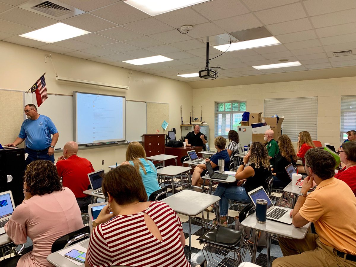 awordfromwilson's tweet photo. #bcpsdtlc session on using Google Classroom to build collaborative student learning through critical thinking questions and checks for understanding. #ignitelearningbcps @bubbacantdance https://t.co/lefHEPDwGm
