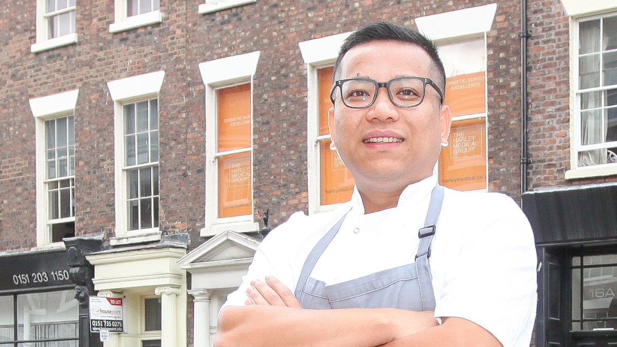 hughbaird's tweet photo. Where are they now?
⁣
👤 Dillon Zeng from Bootle
🎓 Studied: Hospitality &amp; Catering / @l20hotelschool
📍 Now? Chef @Roskirestaurant
⁣⁣⁣
💬 “You help run a restaurant that is open to the public. It was really rewarding to put in to practice all I had learnt in class.”⁣ https://t.co/flLMItz9yT