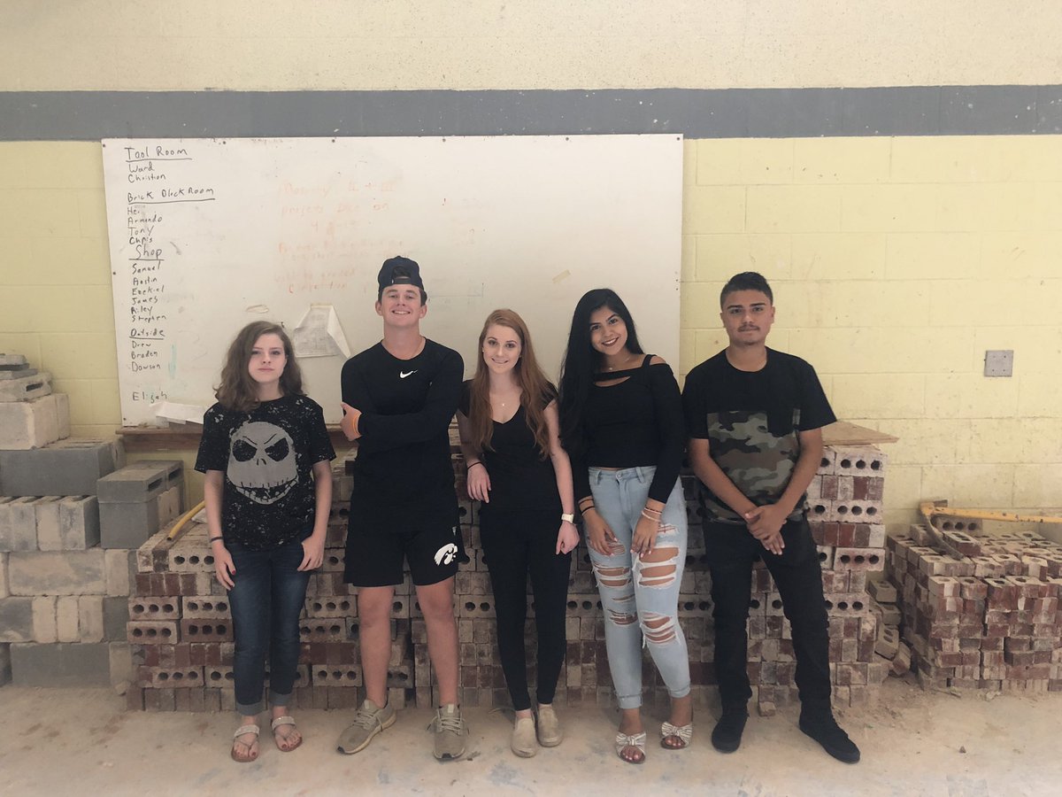 TheMorrisCode1's tweet image. we got bricks #srhs1920 #morriscode