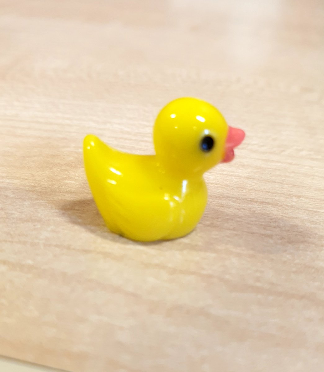 DuckMicro's tweet photo. @ducksarchives Looks like my friends are having a lot of fun without me #microduck #sadtimes #disappointed https://t.co/IucNQeiHT1