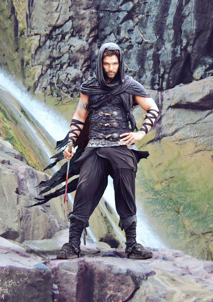 AryaLokesh05's tweet photo. AUG 15th ki Racha Racha!! #AA19Title #AA19 #AA19UpdateAlert #AA19TitleAnnouncement #AA19TitleOn15thAUG comment ur Fav pic of @alluarjun garu #retweet #AA19 #AA19UpdateTodayEvening https://t.co/s5N8tNlM52