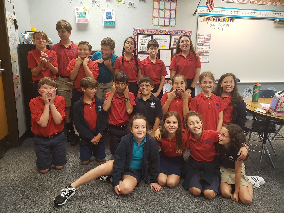 sbolnick5grade's tweet photo. Happy 1st day of school!! #davis5 #5thgradersrule https://t.co/ubWHZfPHkd